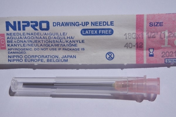 Nipro 18 gauge x 1 1/2 inch blunt-ended needle