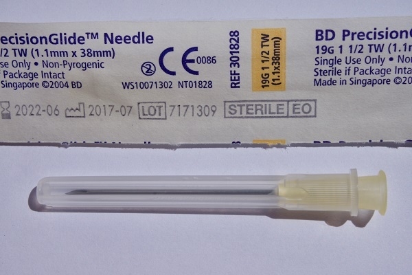 BD 19 guage x 1 1/2 inch needle