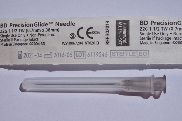 BD 22 gauge x 1 1/2 inch needle